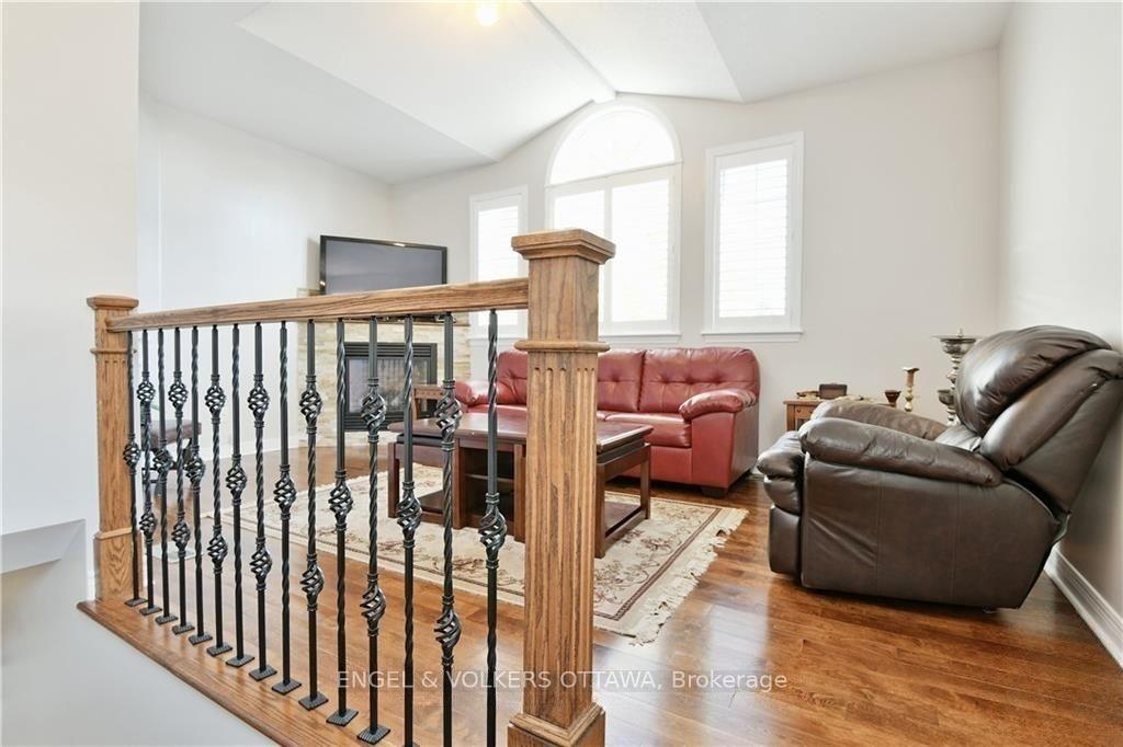Photo 11 of 13 Picasso Drive, Ottawa, Hunt Club Park — HOMEH