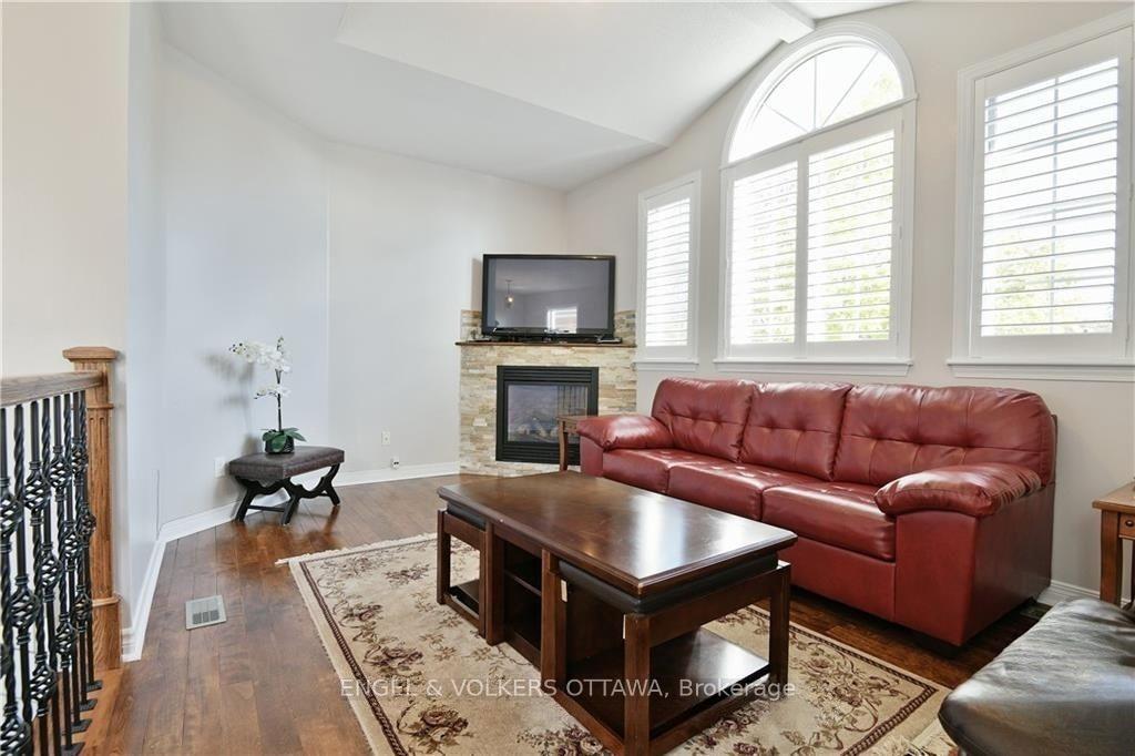 Photo 12 of 13 Picasso Drive, Ottawa, Hunt Club Park — HOMEH