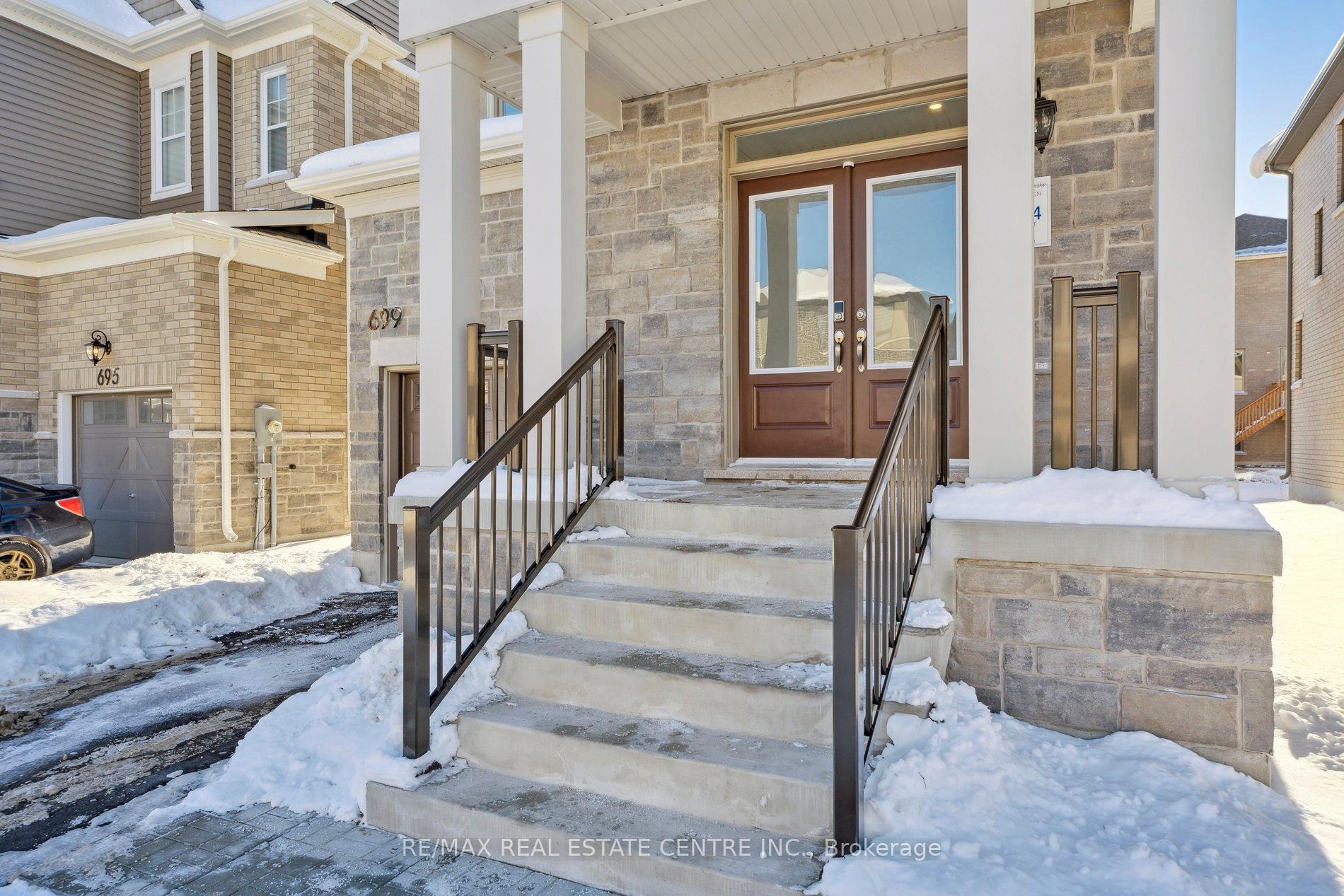 Photo 3 of 699 Newlove Street, Innisfil, Rural Innisfil — HOMEH
