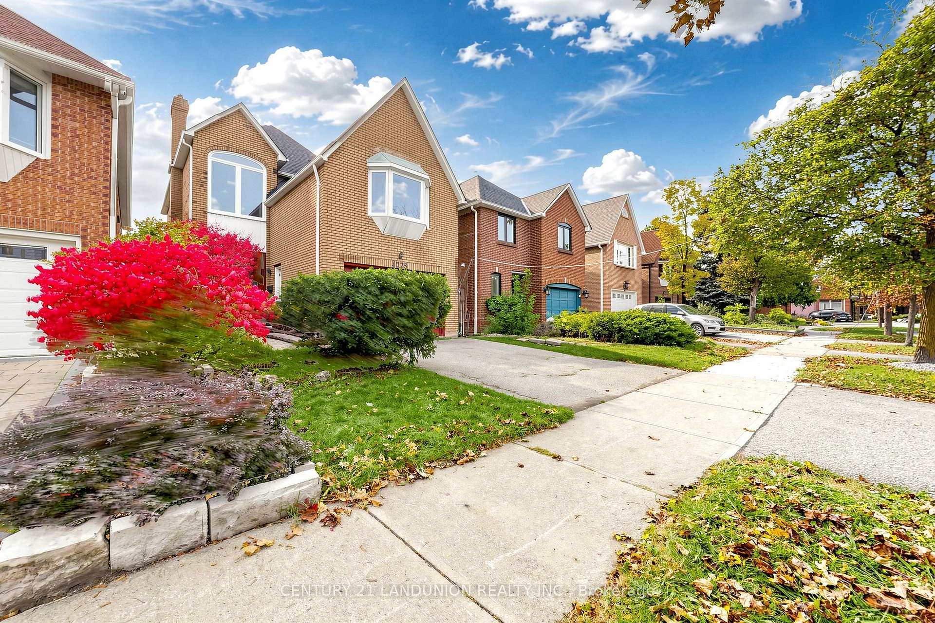 Photo 3 of 4223 Lastrada Heights, Mississauga, Creditview — HOMEH