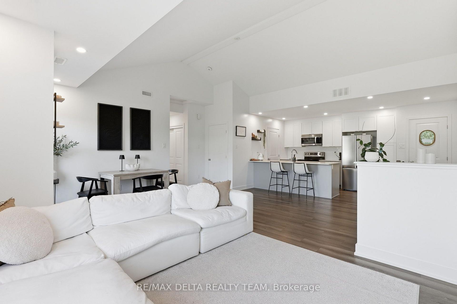 Photo 4 of Unit C, 400 C Rolling Meadow Crescent, Ottawa, Mer Bleue/Bradley Estates/Anderson Park — HOMEH
