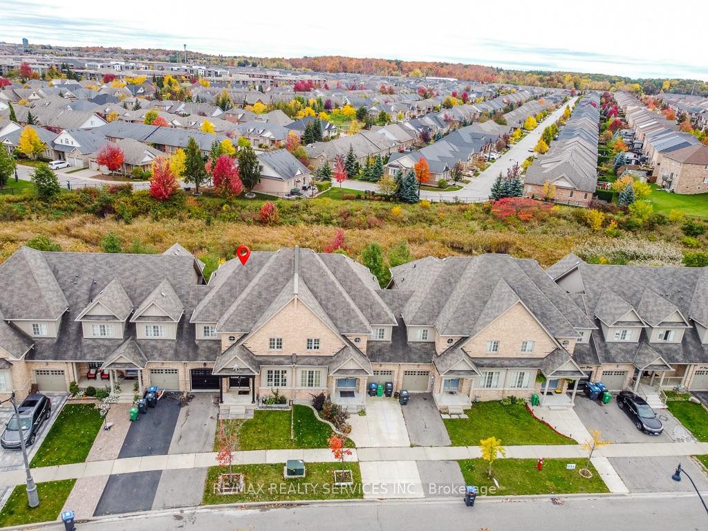 Photo 3 of 30 Naperton Drive, Brampton, Sandringham-Wellington — HOMEH