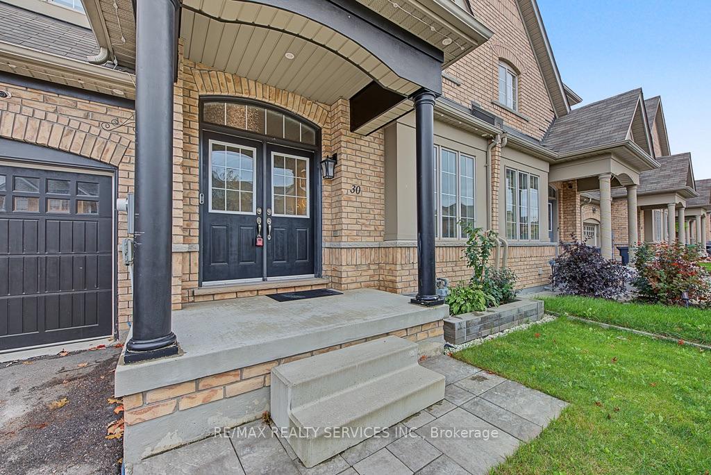 Photo 4 of 30 Naperton Drive, Brampton, Sandringham-Wellington — HOMEH