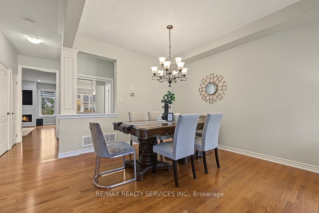Photo 11 of 30 Naperton Drive, Brampton, Sandringham-Wellington — HOMEH