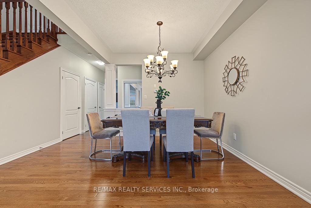 Photo 12 of 30 Naperton Drive, Brampton, Sandringham-Wellington — HOMEH