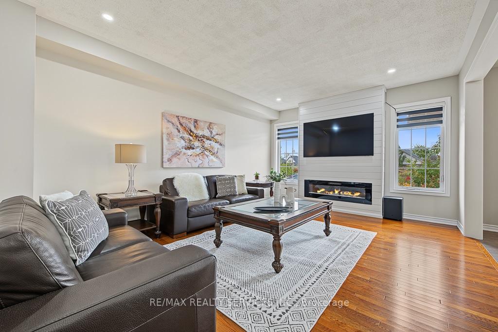 Photo 16 of 30 Naperton Drive, Brampton, Sandringham-Wellington — HOMEH