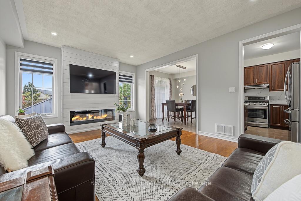 Photo 18 of 30 Naperton Drive, Brampton, Sandringham-Wellington — HOMEH