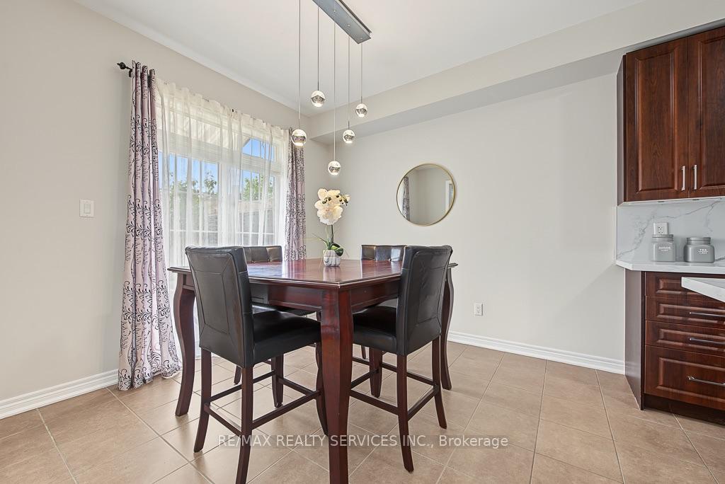 Photo 19 of 30 Naperton Drive, Brampton, Sandringham-Wellington — HOMEH