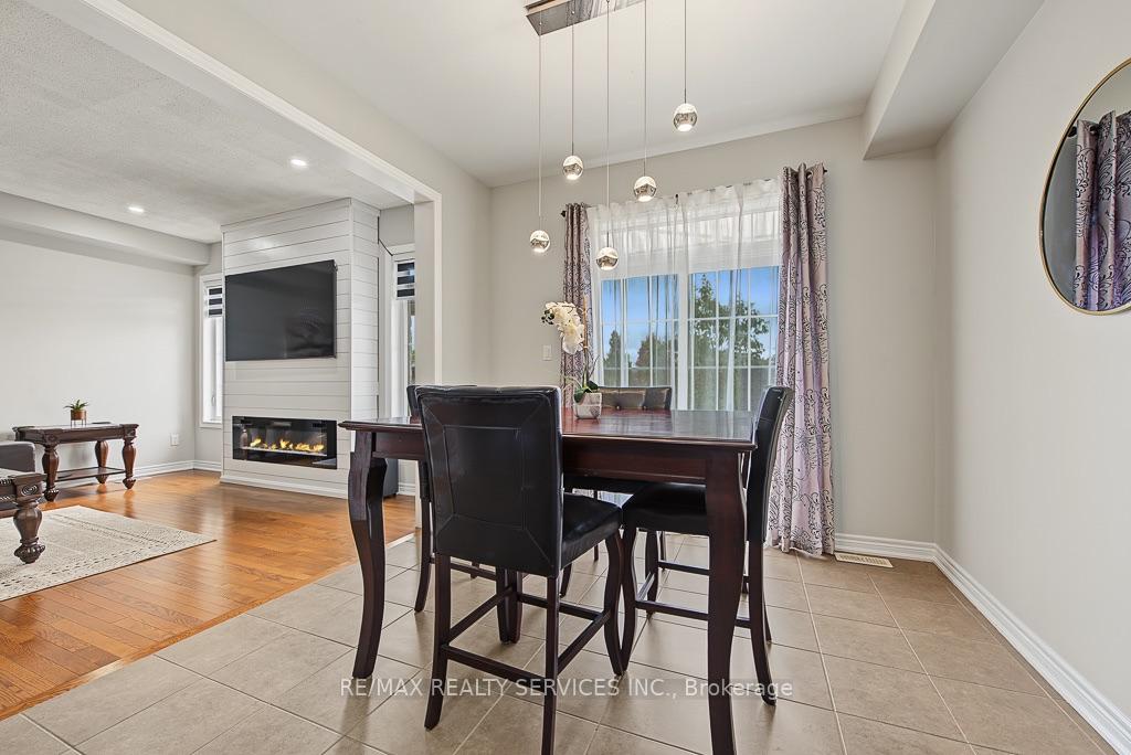 Photo 20 of 30 Naperton Drive, Brampton, Sandringham-Wellington — HOMEH
