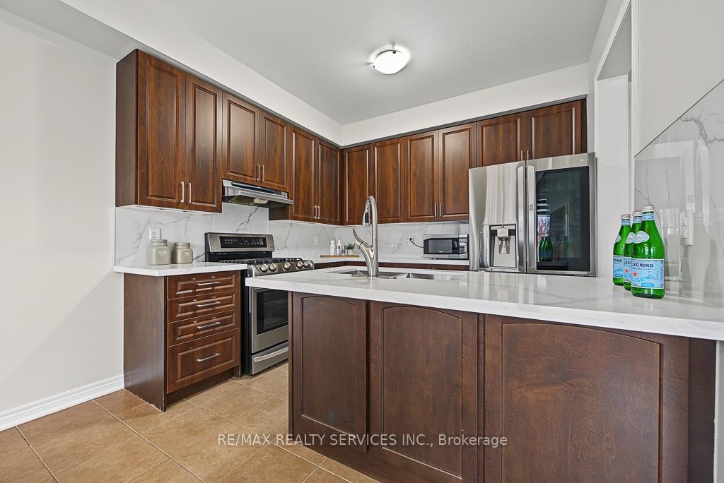 Photo 22 of 30 Naperton Drive, Brampton, Sandringham-Wellington — HOMEH