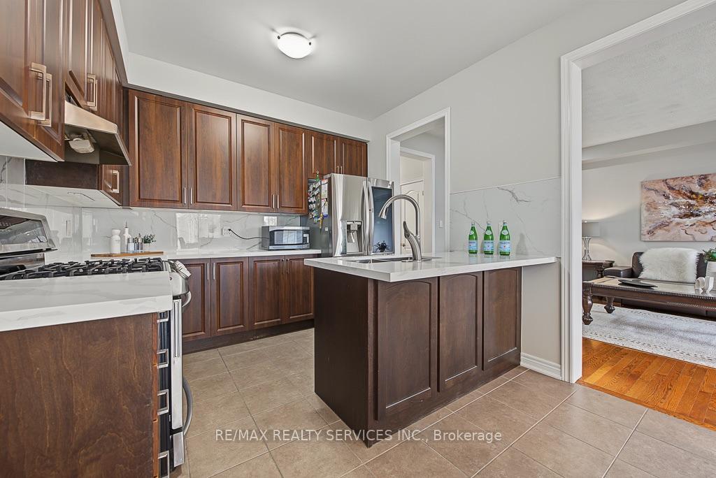 Photo 23 of 30 Naperton Drive, Brampton, Sandringham-Wellington — HOMEH