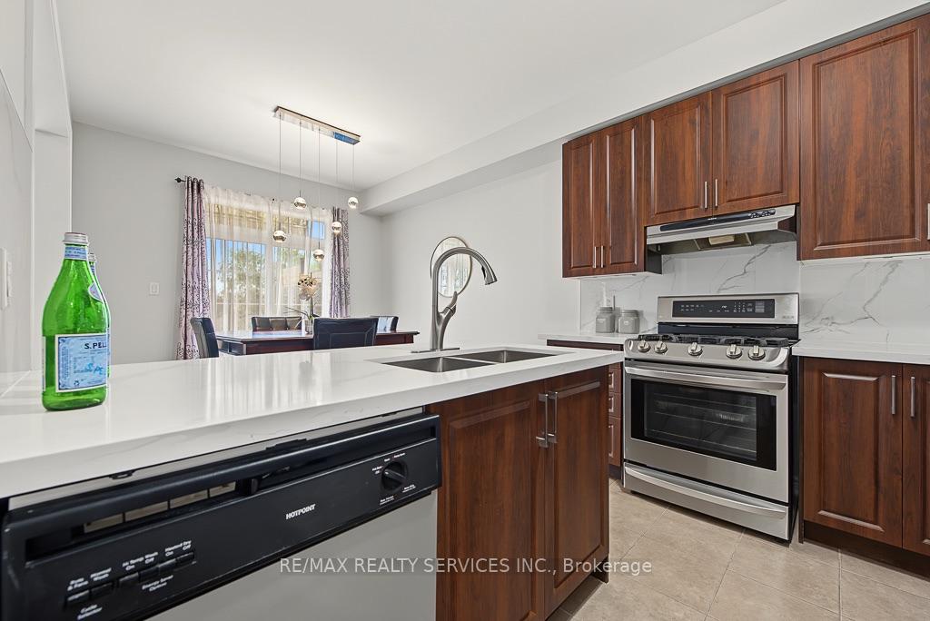 Photo 25 of 30 Naperton Drive, Brampton, Sandringham-Wellington — HOMEH