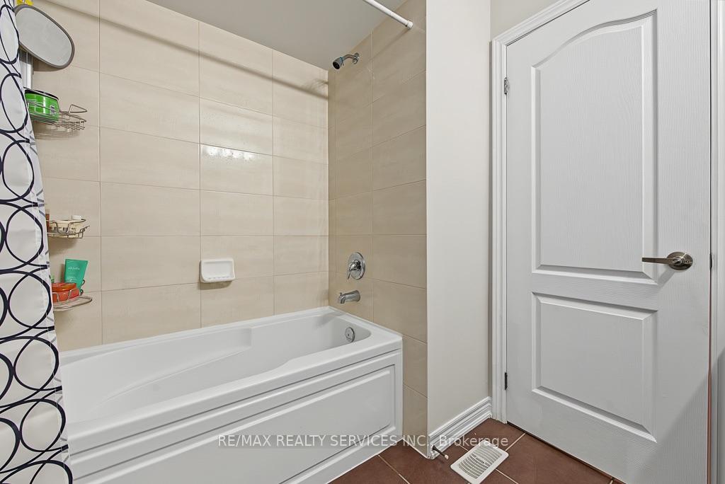 Photo 27 of 30 Naperton Drive, Brampton, Sandringham-Wellington — HOMEH
