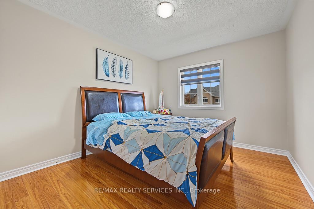 Photo 28 of 30 Naperton Drive, Brampton, Sandringham-Wellington — HOMEH