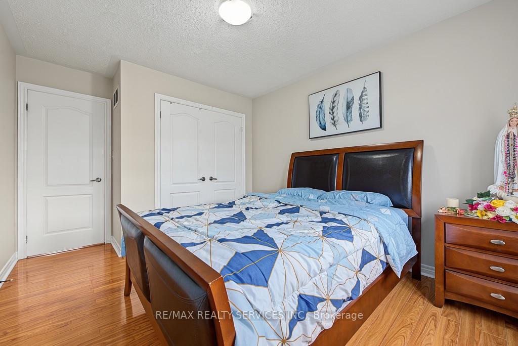 Photo 29 of 30 Naperton Drive, Brampton, Sandringham-Wellington — HOMEH