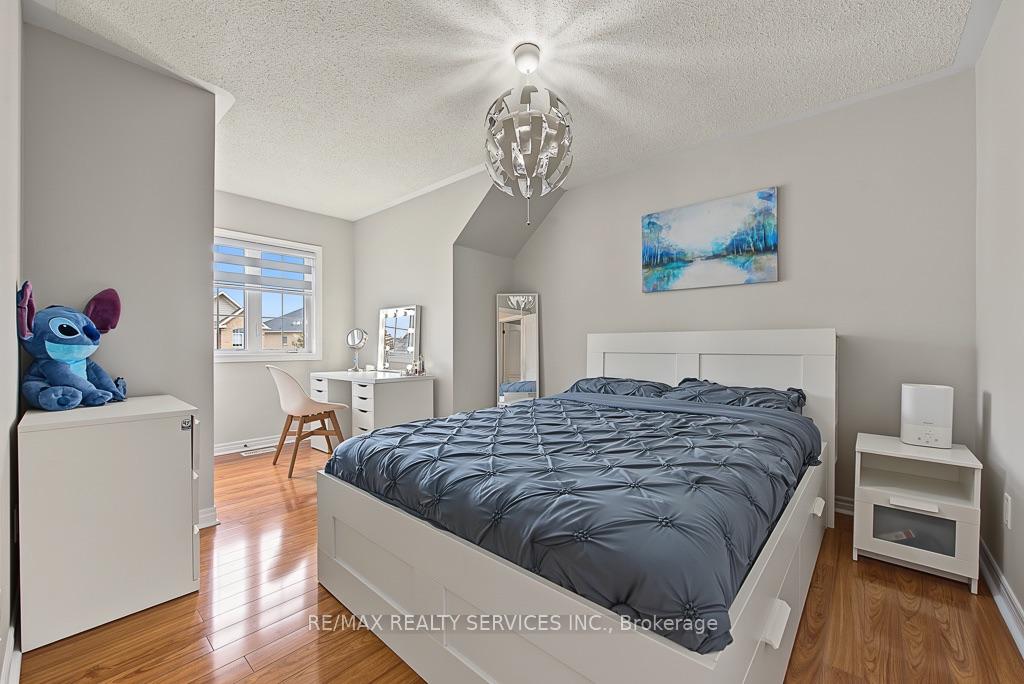 Photo 30 of 30 Naperton Drive, Brampton, Sandringham-Wellington — HOMEH
