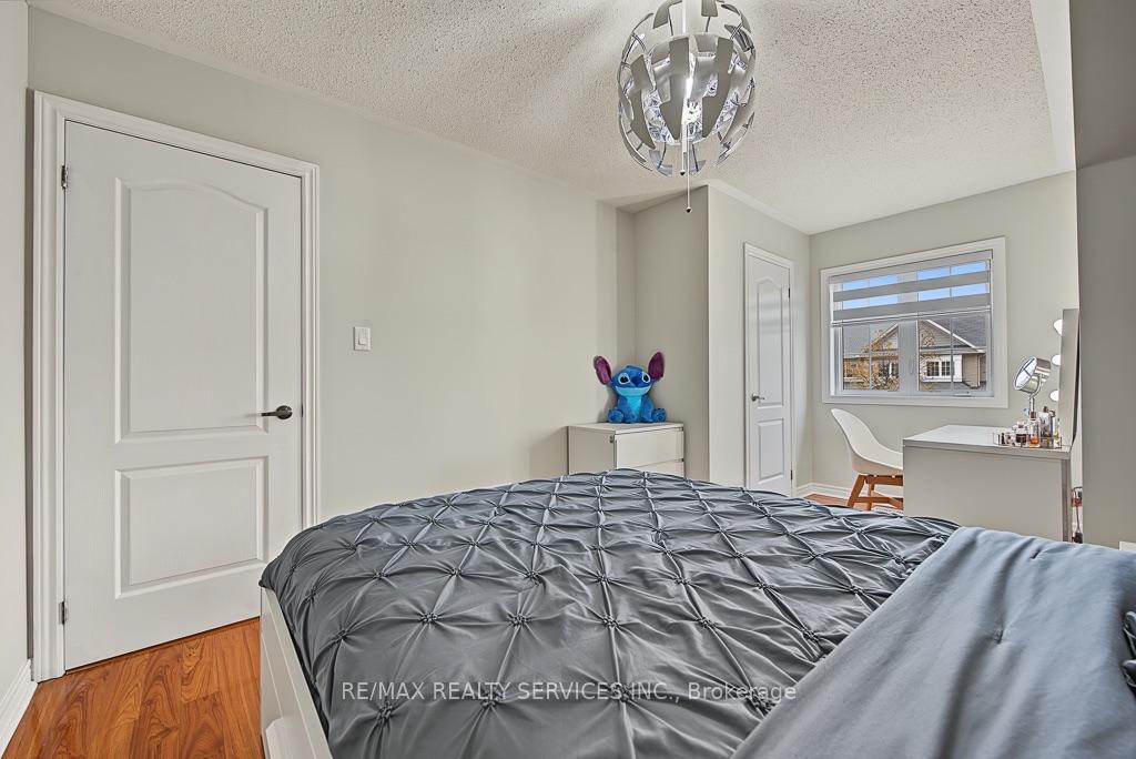 Photo 31 of 30 Naperton Drive, Brampton, Sandringham-Wellington — HOMEH