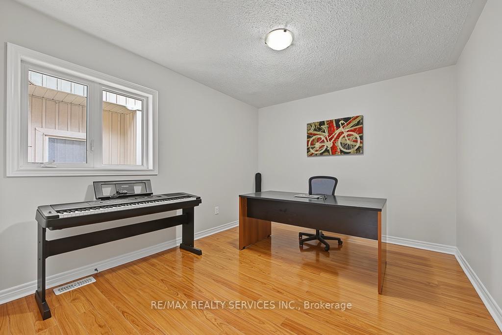 Photo 32 of 30 Naperton Drive, Brampton, Sandringham-Wellington — HOMEH