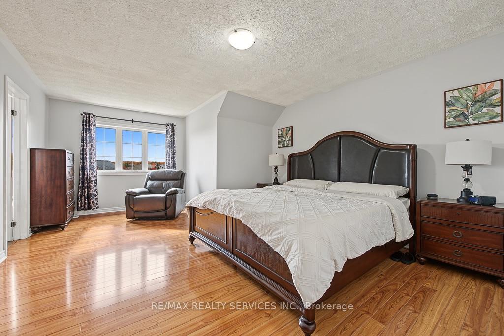 Photo 33 of 30 Naperton Drive, Brampton, Sandringham-Wellington — HOMEH