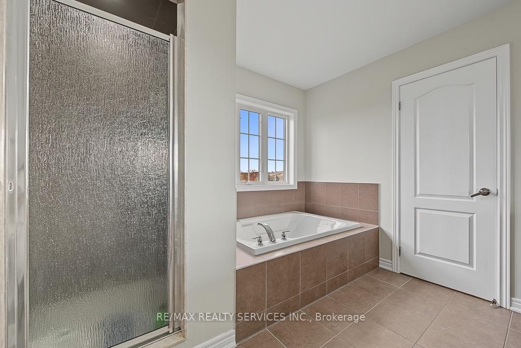 Photo 37 of 30 Naperton Drive, Brampton, Sandringham-Wellington — HOMEH