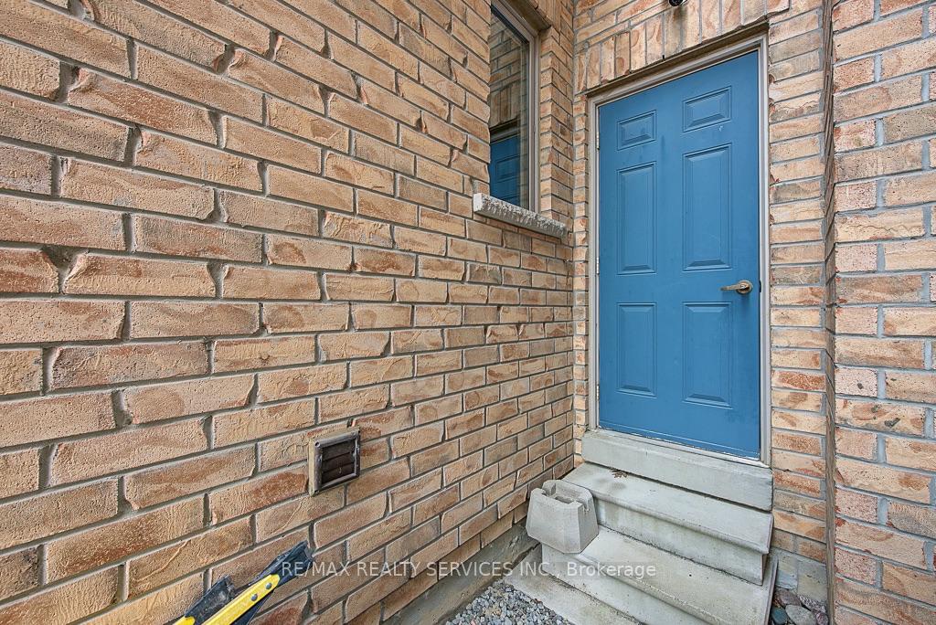 Photo 48 of 30 Naperton Drive, Brampton, Sandringham-Wellington — HOMEH