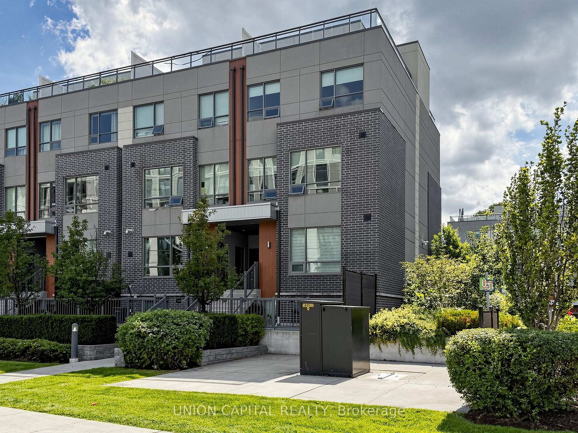 Photo of Unit 4, 1238 Cawthra Road