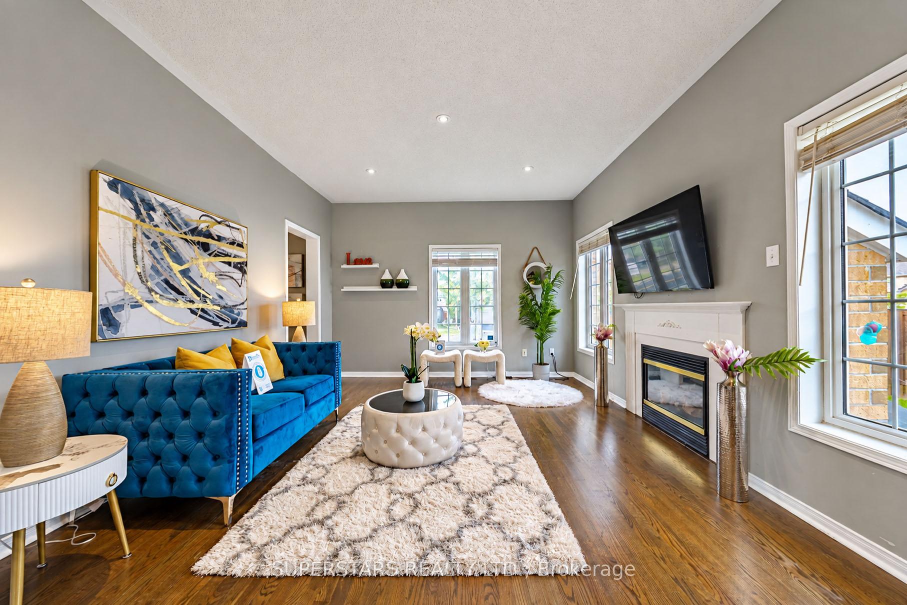 Photo 10 of 34 Westchester Crescent, Markham, Berczy — HOMEH