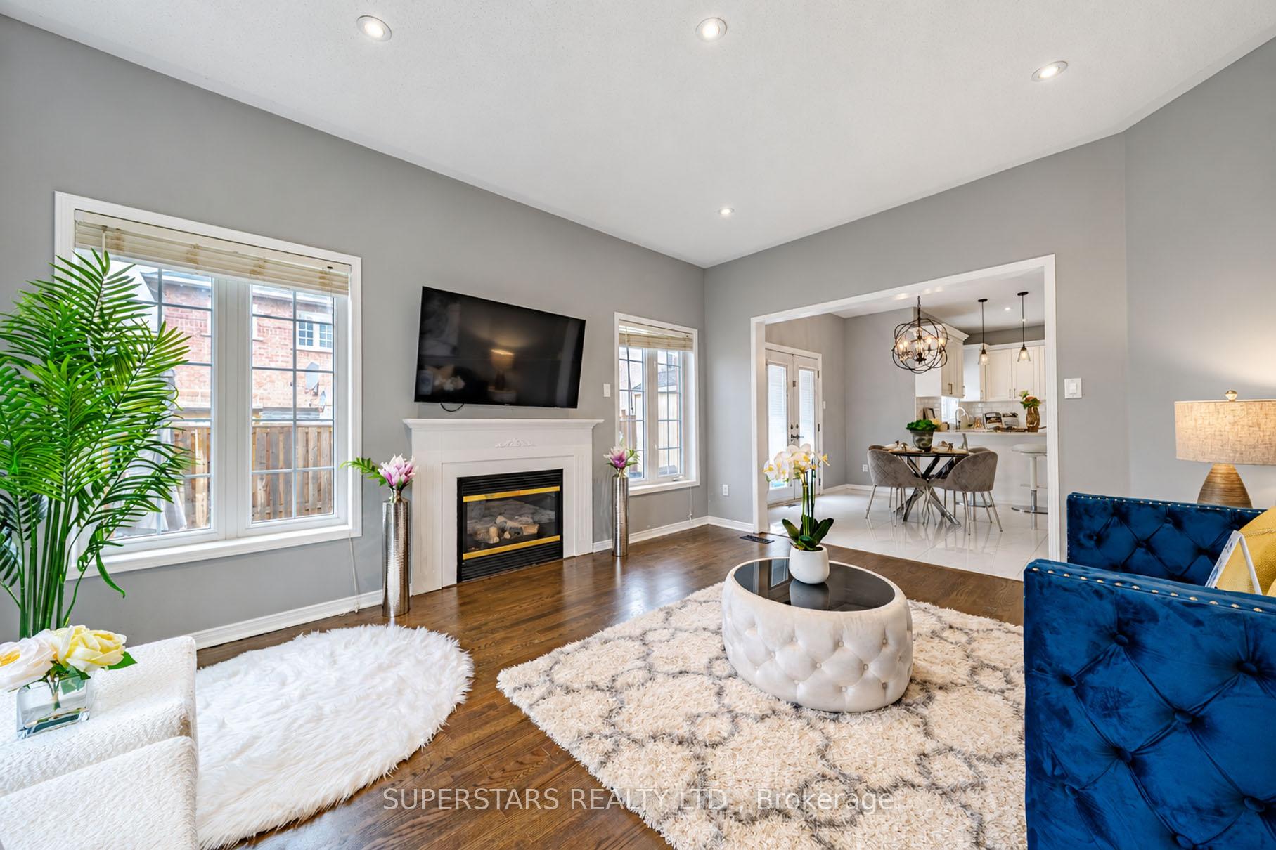 Photo 11 of 34 Westchester Crescent, Markham, Berczy — HOMEH