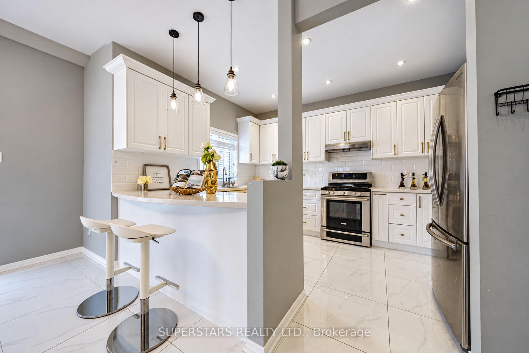 Photo 12 of 34 Westchester Crescent, Markham, Berczy — HOMEH