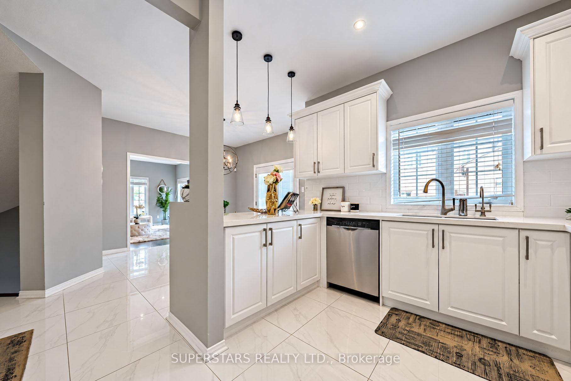 Photo 13 of 34 Westchester Crescent, Markham, Berczy — HOMEH