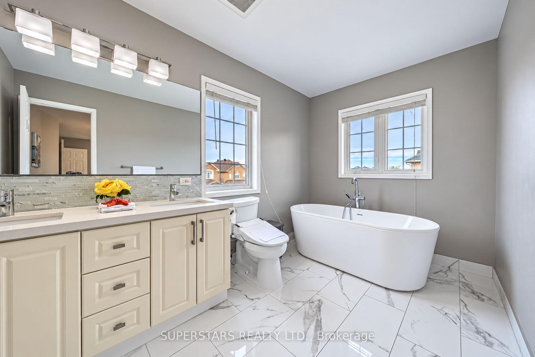 Photo 24 of 34 Westchester Crescent, Markham, Berczy — HOMEH
