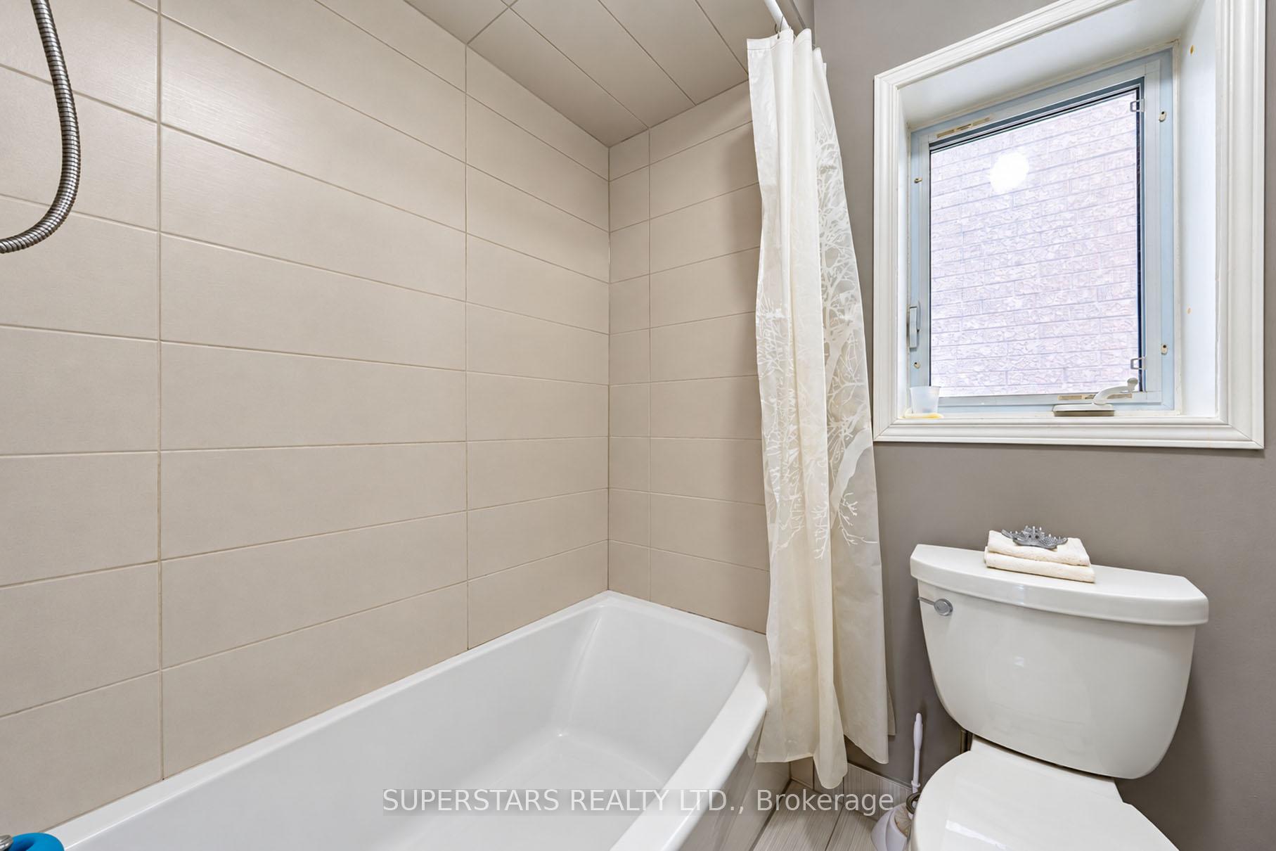 Photo 33 of 34 Westchester Crescent, Markham, Berczy — HOMEH