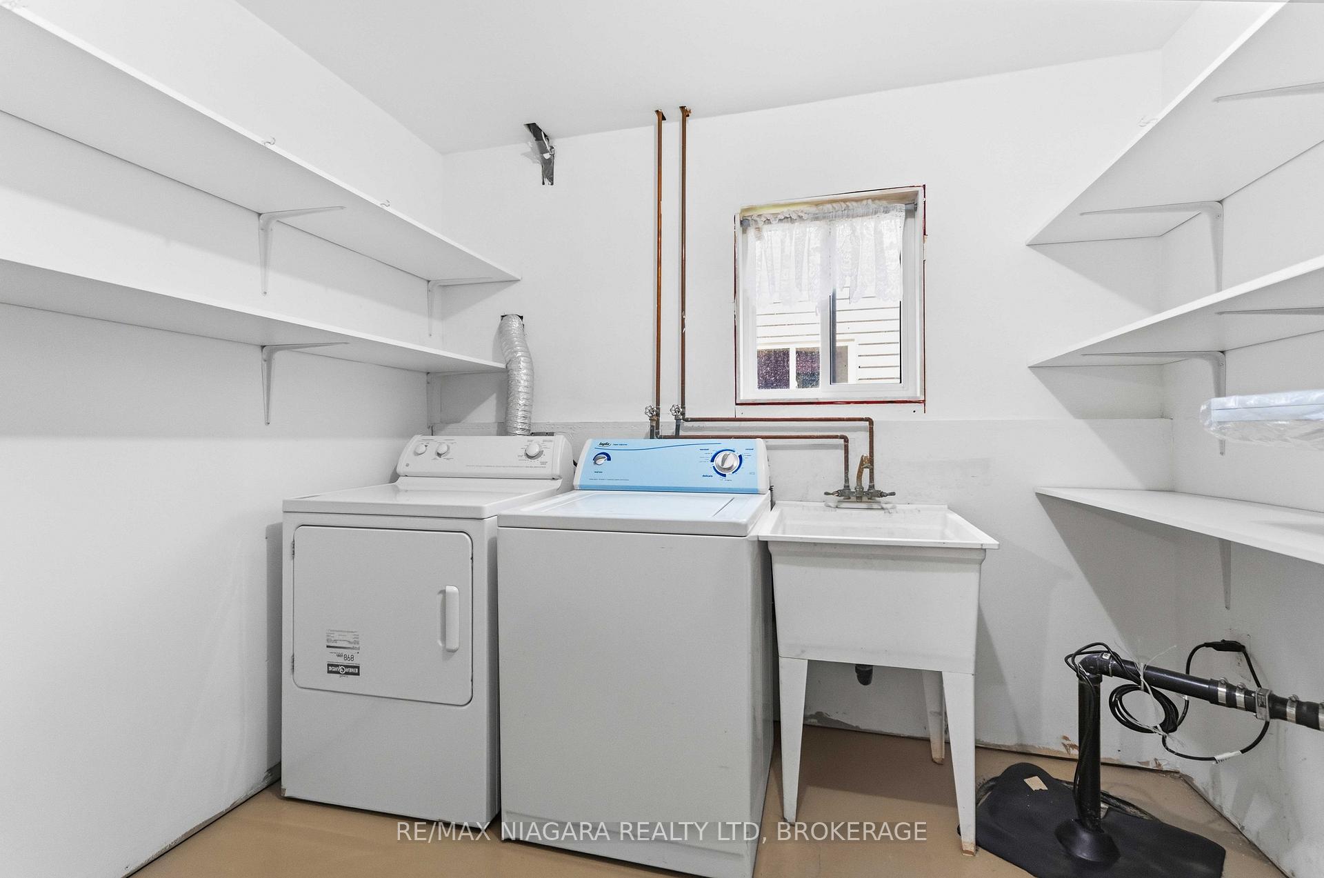 Photo 14 of 8253 Costabile Drive, Niagara Falls, Ascot — HOMEH