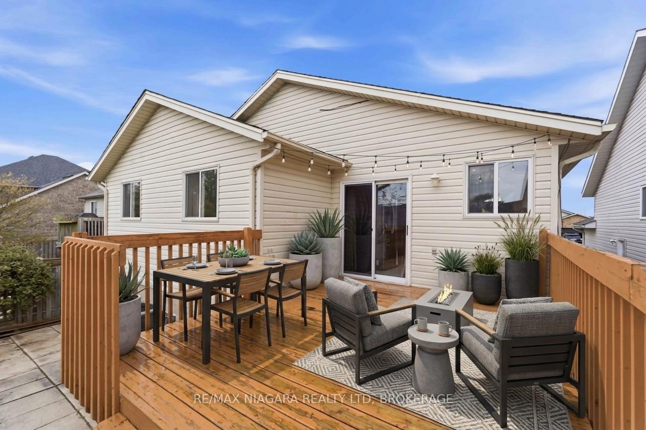 Photo 18 of 8253 Costabile Drive, Niagara Falls, Ascot — HOMEH
