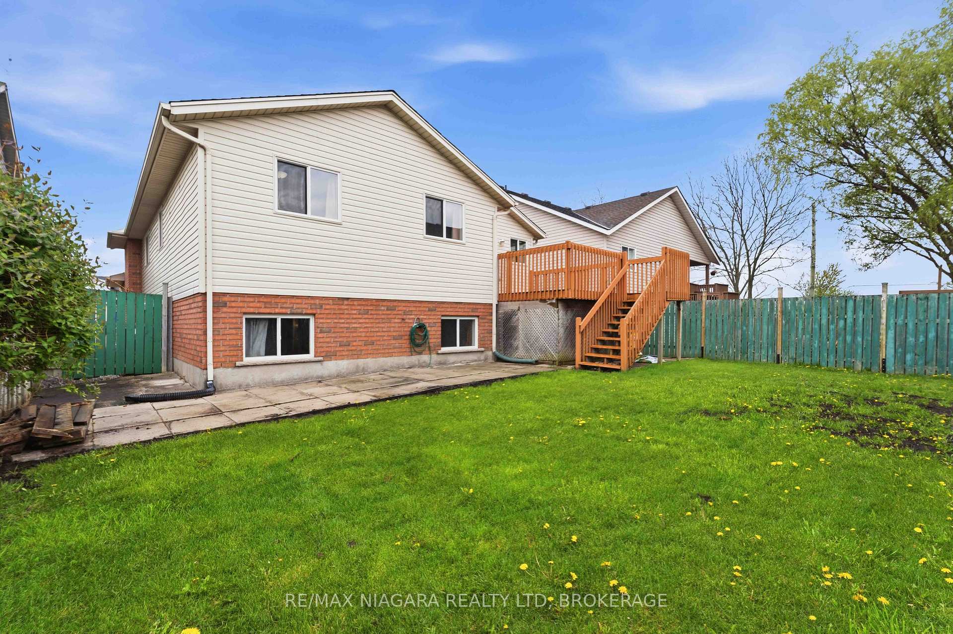 Photo 19 of 8253 Costabile Drive, Niagara Falls, Ascot — HOMEH