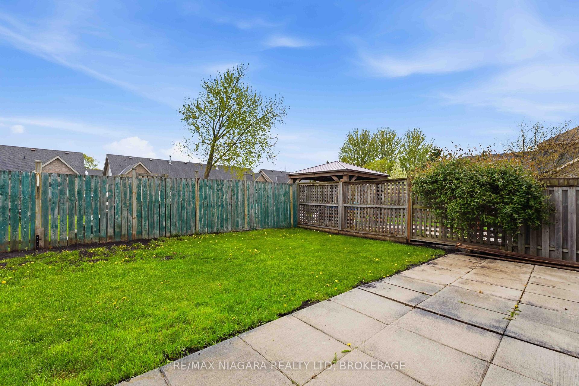 Photo 20 of 8253 Costabile Drive, Niagara Falls, Ascot — HOMEH