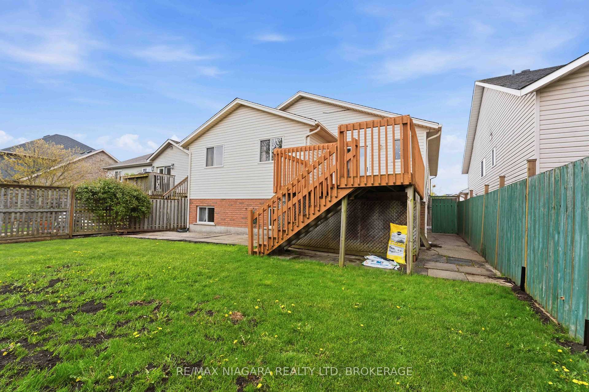 Photo 21 of 8253 Costabile Drive, Niagara Falls, Ascot — HOMEH