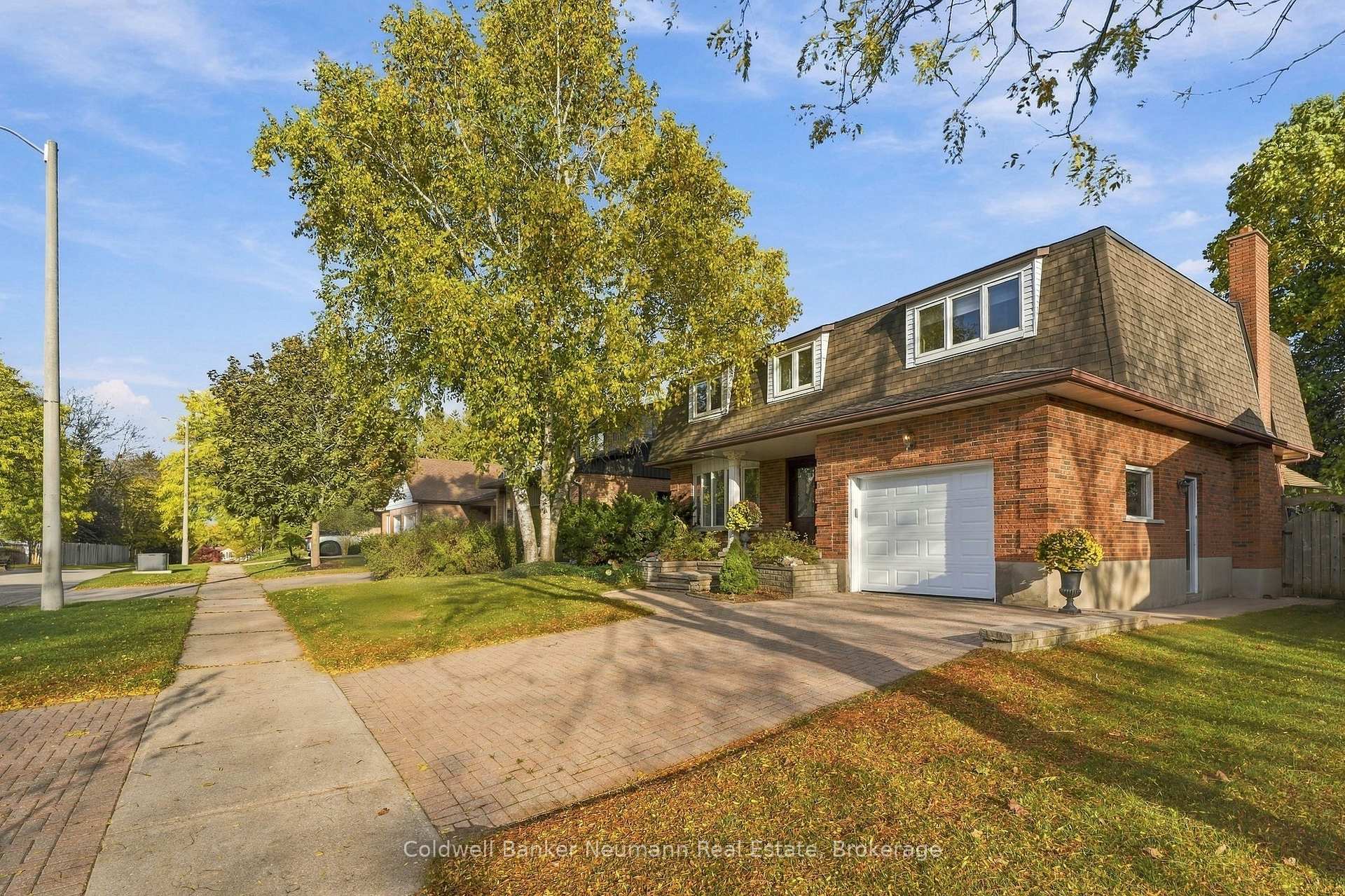 Photo 2 of 34 Kron Drive, Guelph, Kortright West — HOMEH