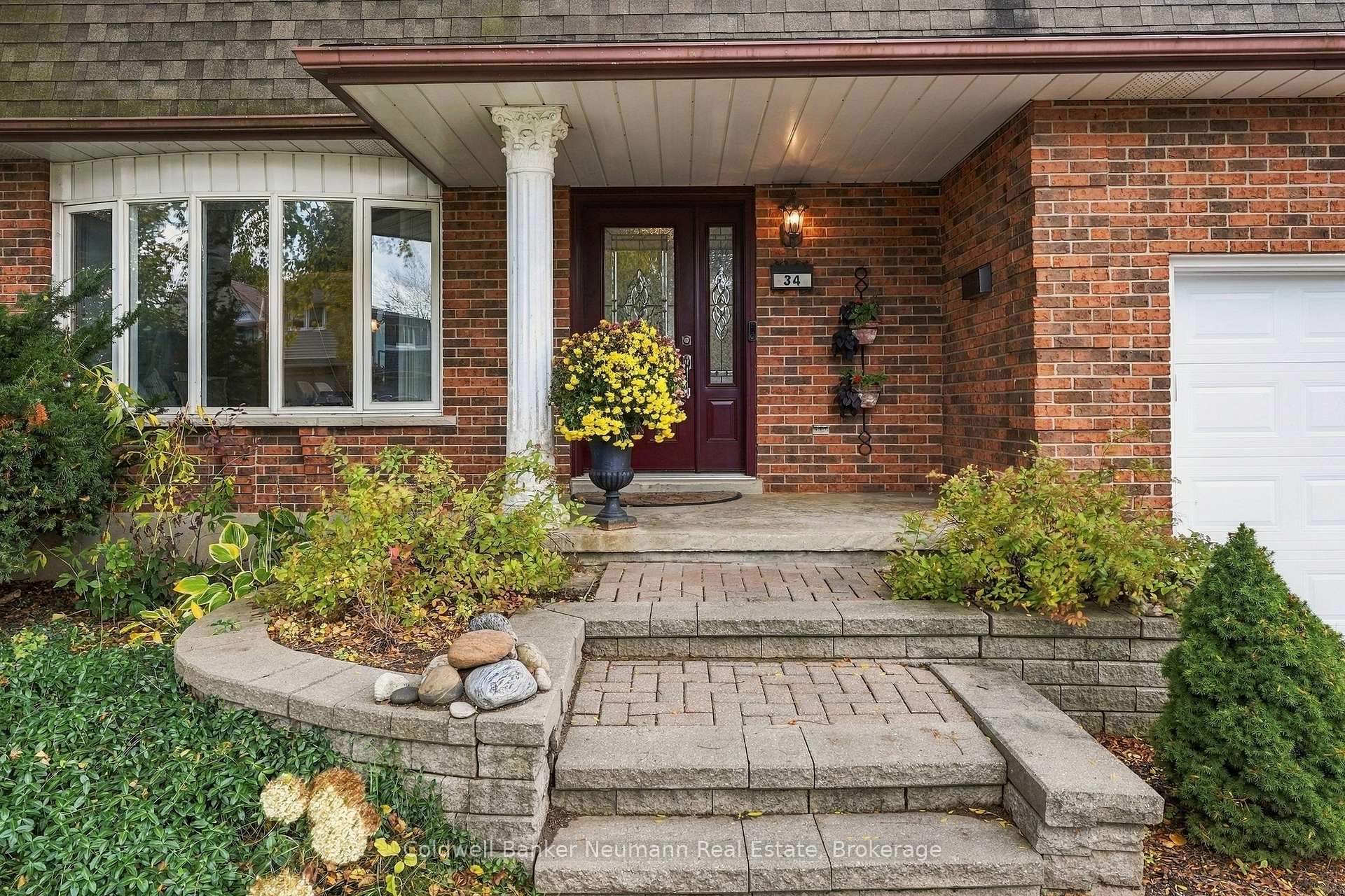 Photo 3 of 34 Kron Drive, Guelph, Kortright West — HOMEH