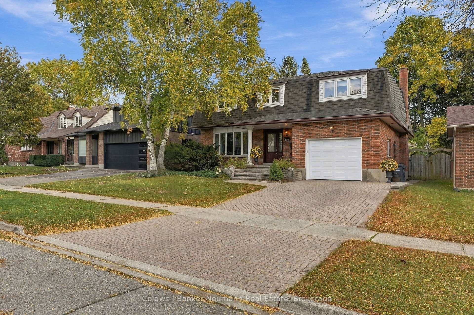 Photo 4 of 34 Kron Drive, Guelph, Kortright West — HOMEH