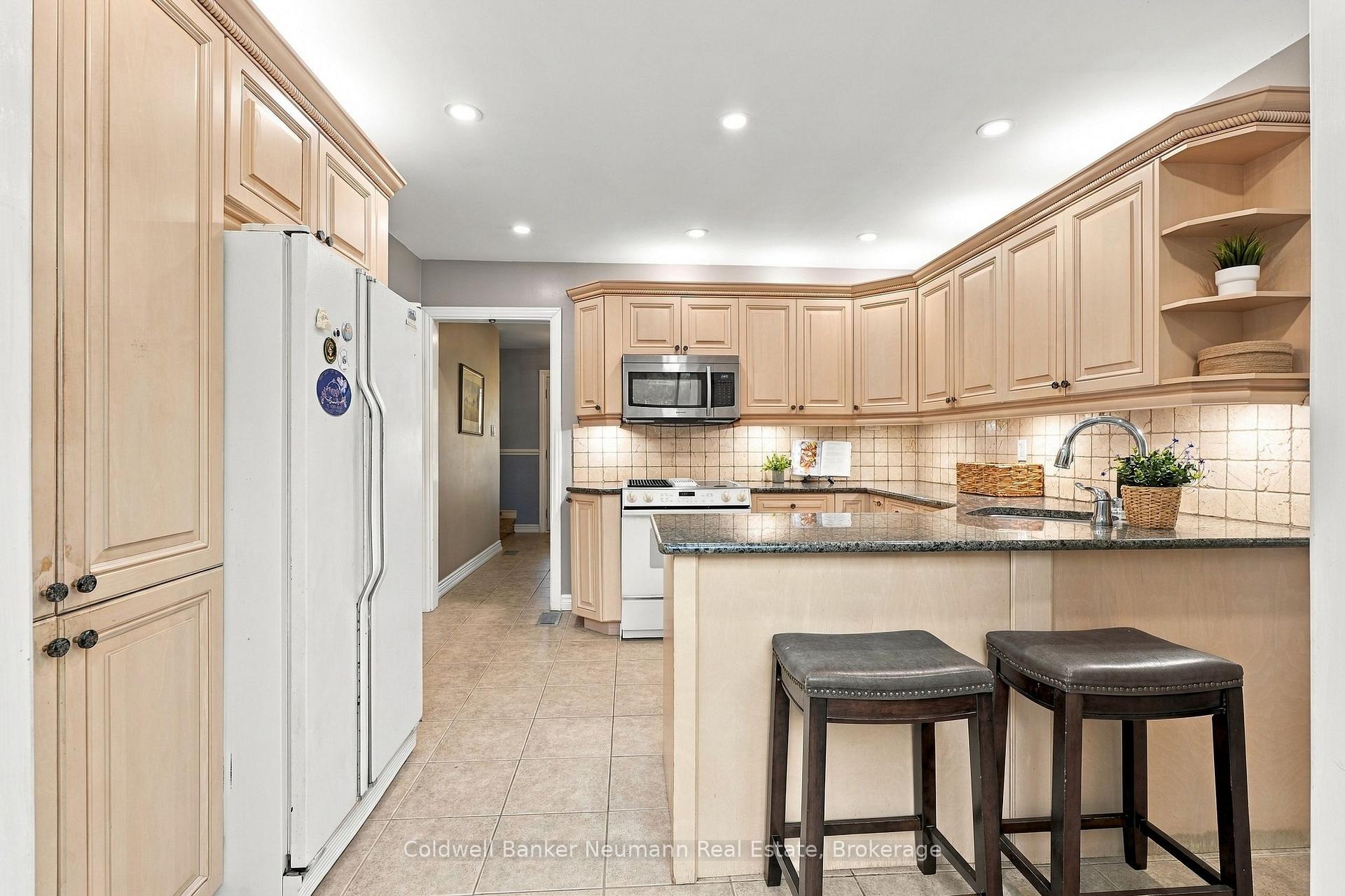 Photo 15 of 34 Kron Drive, Guelph, Kortright West — HOMEH