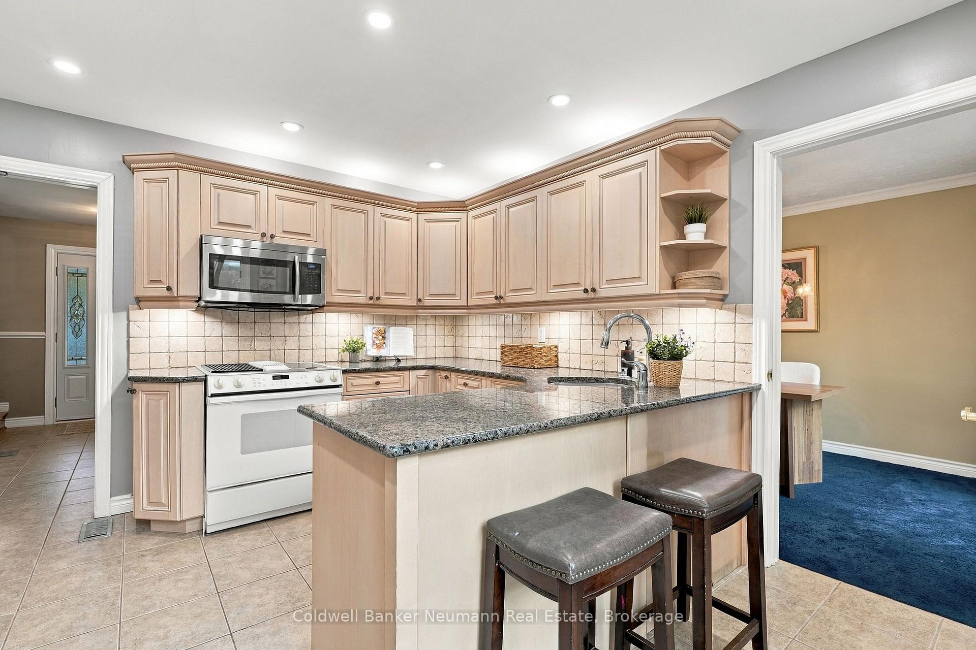 Photo 16 of 34 Kron Drive, Guelph, Kortright West — HOMEH