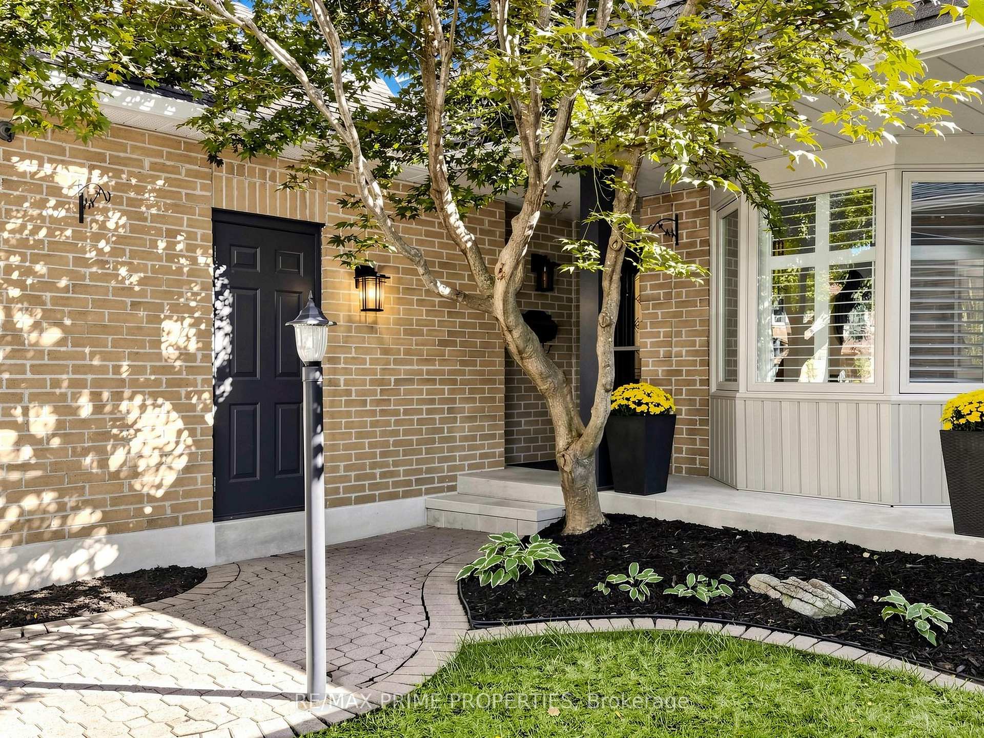 Photo 2 of 29 Redmond Drive, Ajax, Central — HOMEH