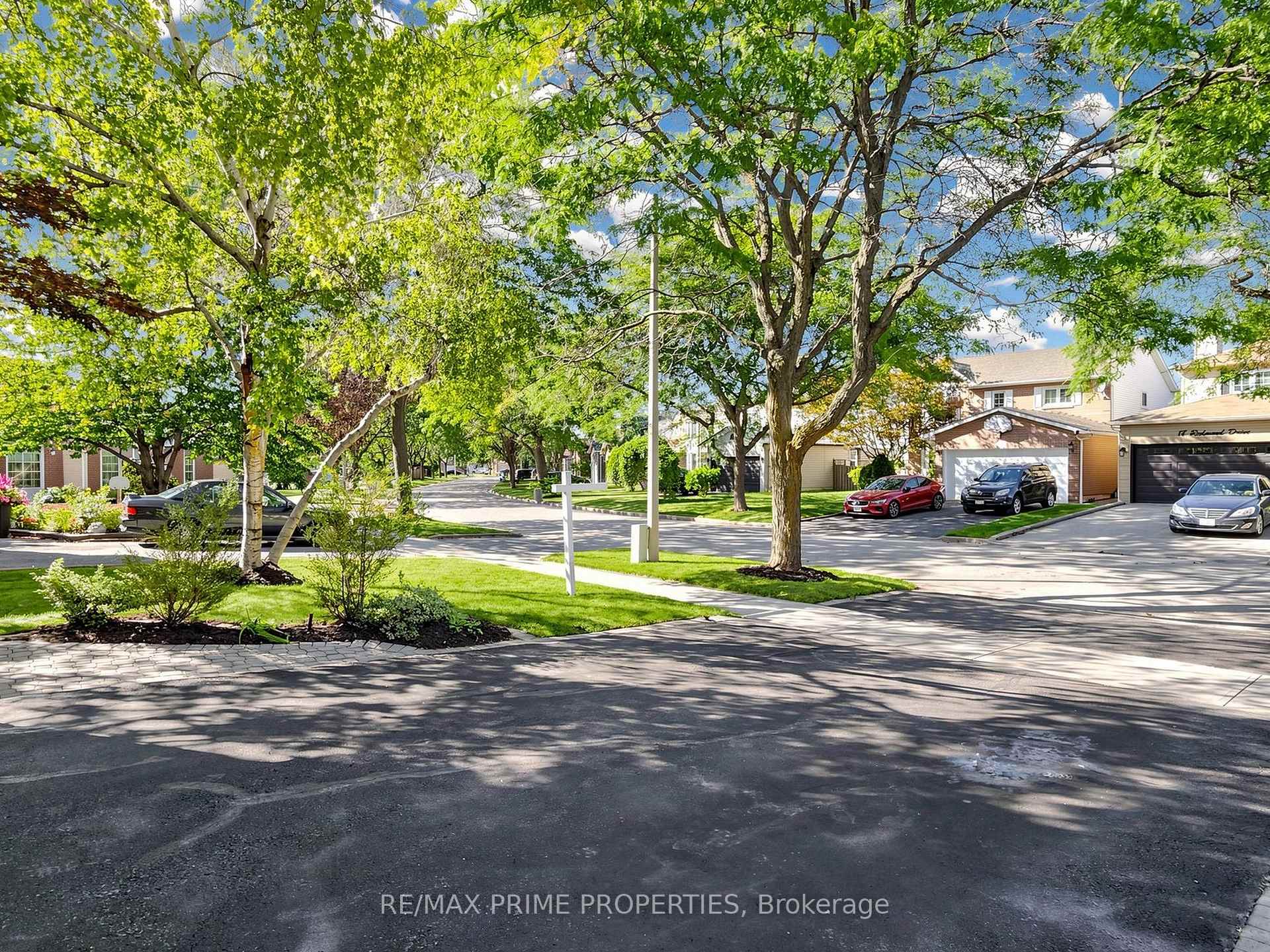 Photo 3 of 29 Redmond Drive, Ajax, Central — HOMEH