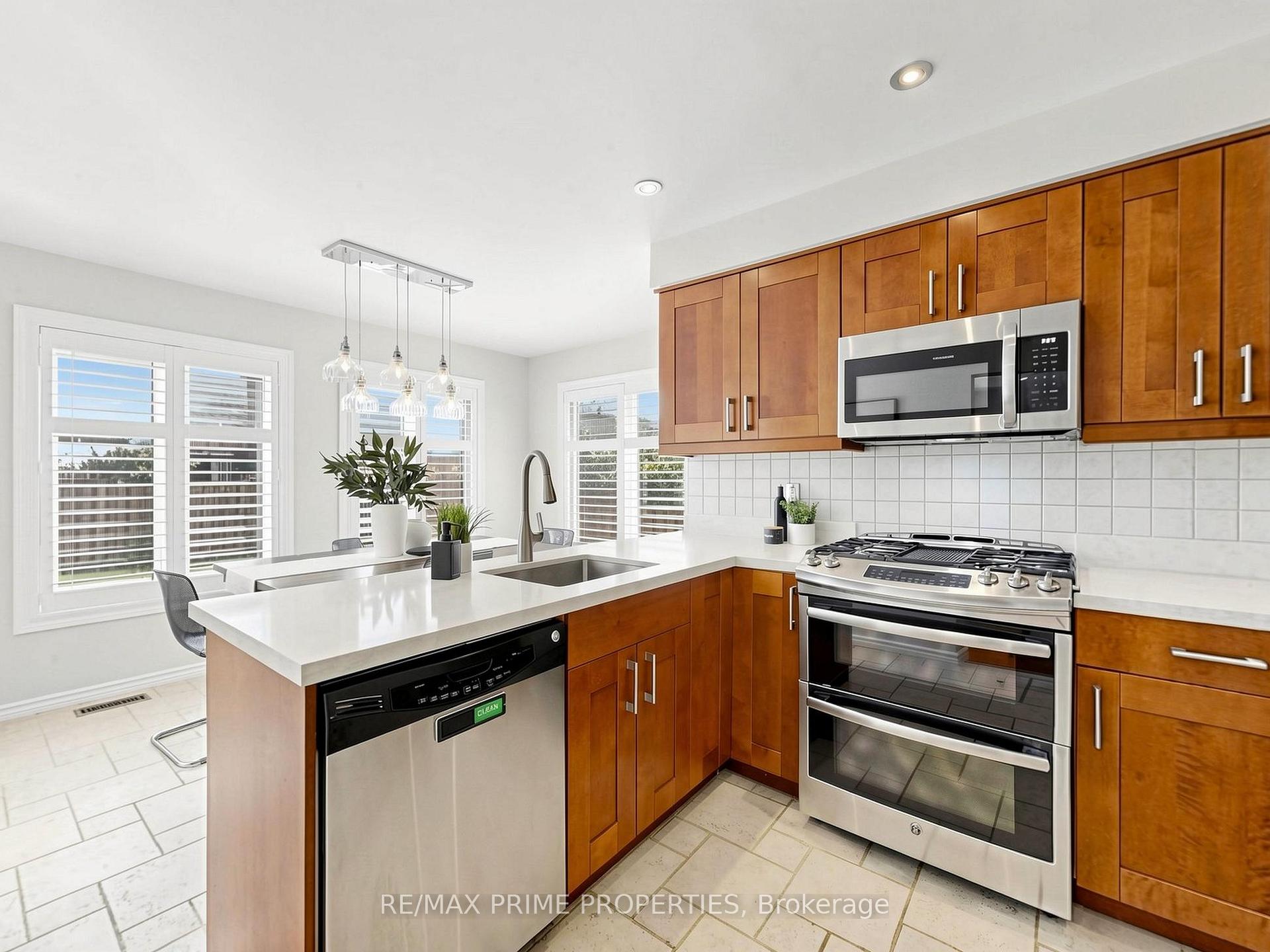Photo 11 of 29 Redmond Drive, Ajax, Central — HOMEH