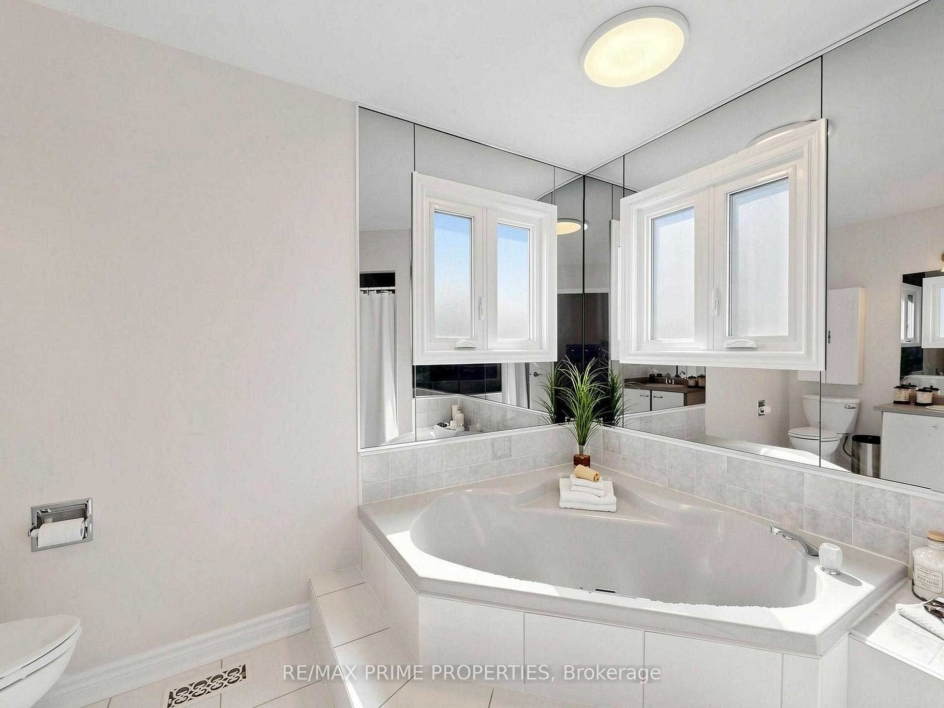 Photo 22 of 29 Redmond Drive, Ajax, Central — HOMEH