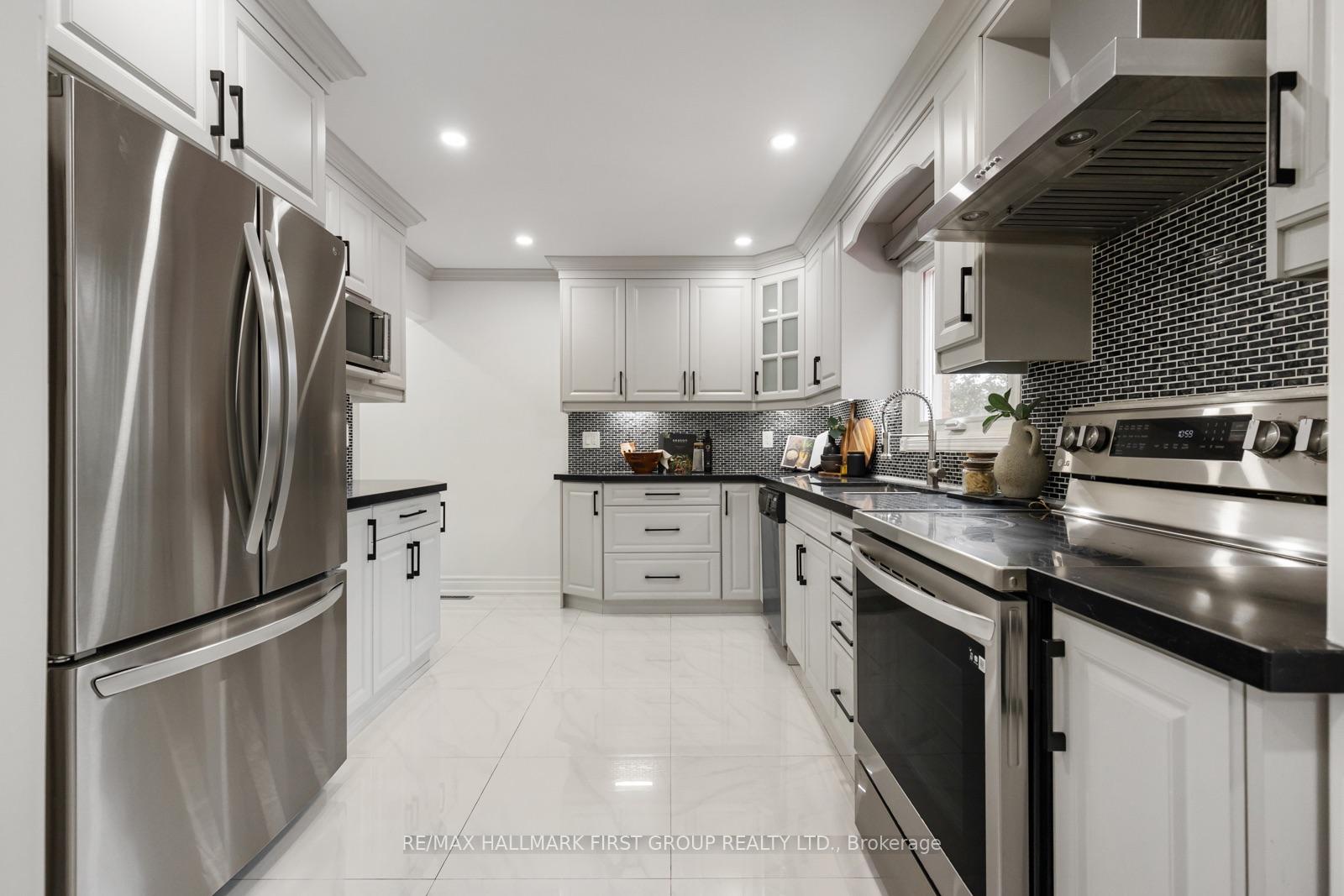 Photo 8 of 17 Hawkins Crescent, Ajax, South West — HOMEH