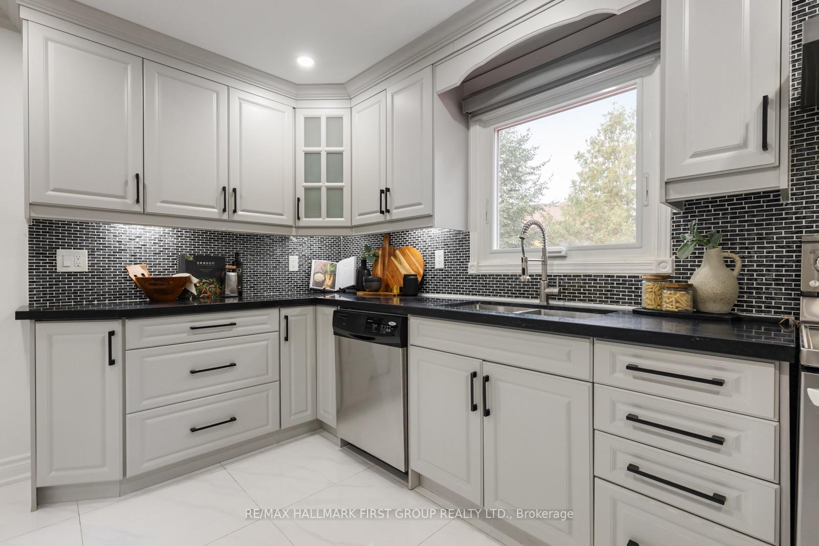 Photo 9 of 17 Hawkins Crescent, Ajax, South West — HOMEH
