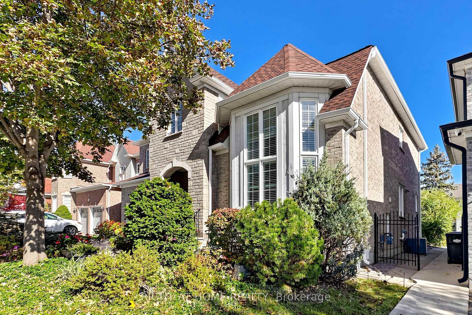 Photo 3 of 58 Treeline Boulevard, Brampton, Vales of Castlemore — HOMEH