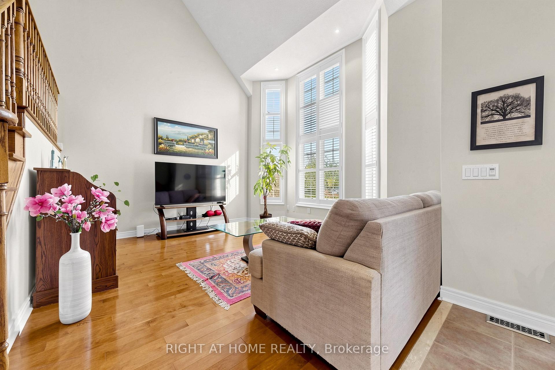 Photo 5 of 58 Treeline Boulevard, Brampton, Vales of Castlemore — HOMEH